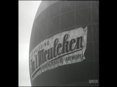 Edegem: gasballon op de gemeenteplein in 1957