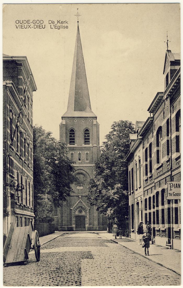 Mortsel: Heilig-Kruisstraat met Heilig-Kruiskerk ca. 1920