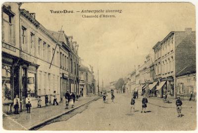 Mortsel: De Antwerpsestraat ter hoogte van de Eggestraat - ca.1911